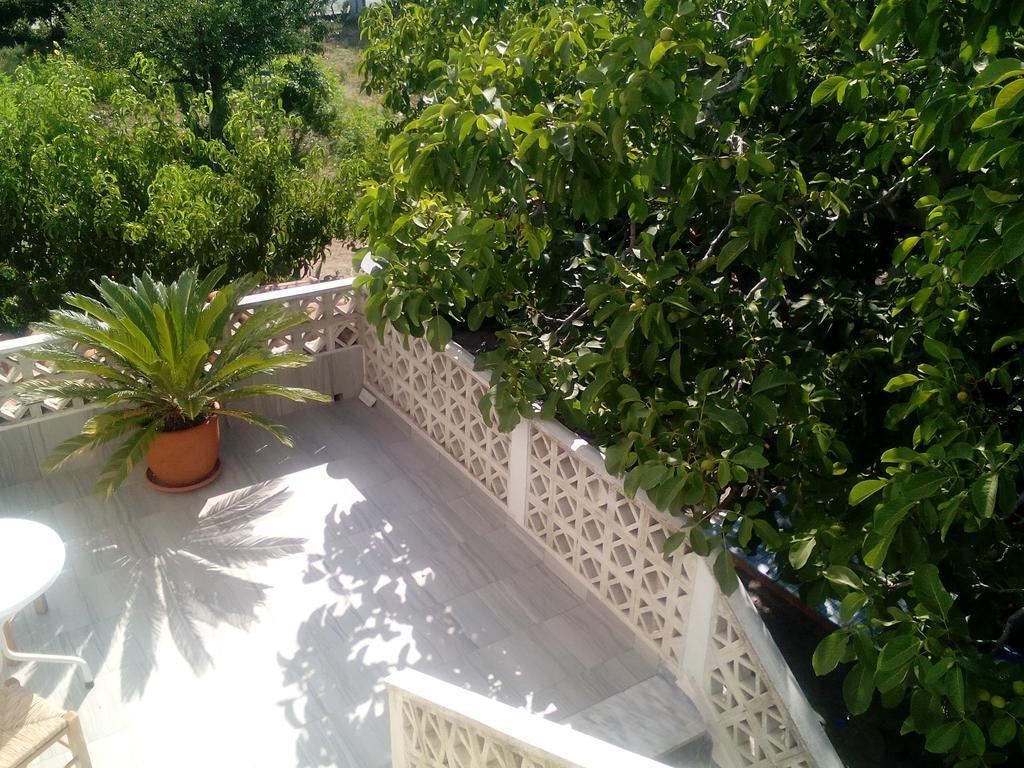 Guesthouse Karidia Skala Eresou Bagian luar foto