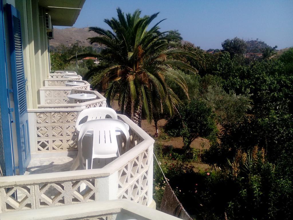 Guesthouse Karidia Skala Eresou Bagian luar foto