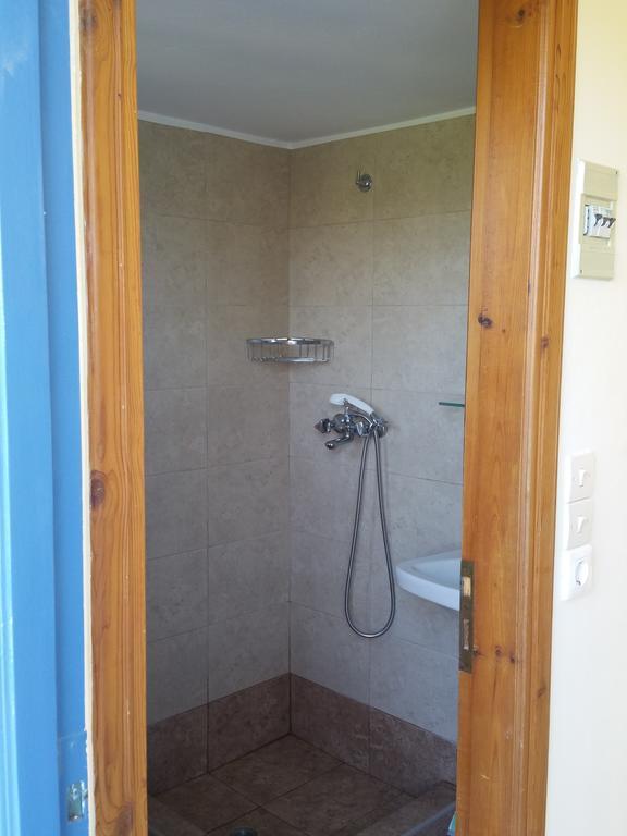 Guesthouse Karidia Skala Eresou Bagian luar foto