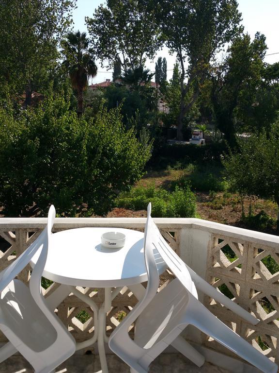 Guesthouse Karidia Skala Eresou Bagian luar foto